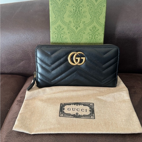 Beautiful Authentic Gucci Black Leather Wallet - Picture 1 of 9